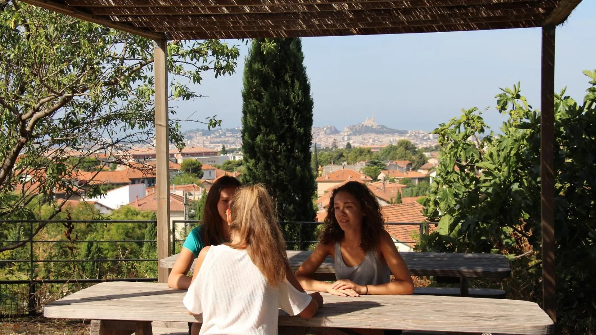 Hostel Auberge De Jeunesse Hi Marseille Bois-Luzy