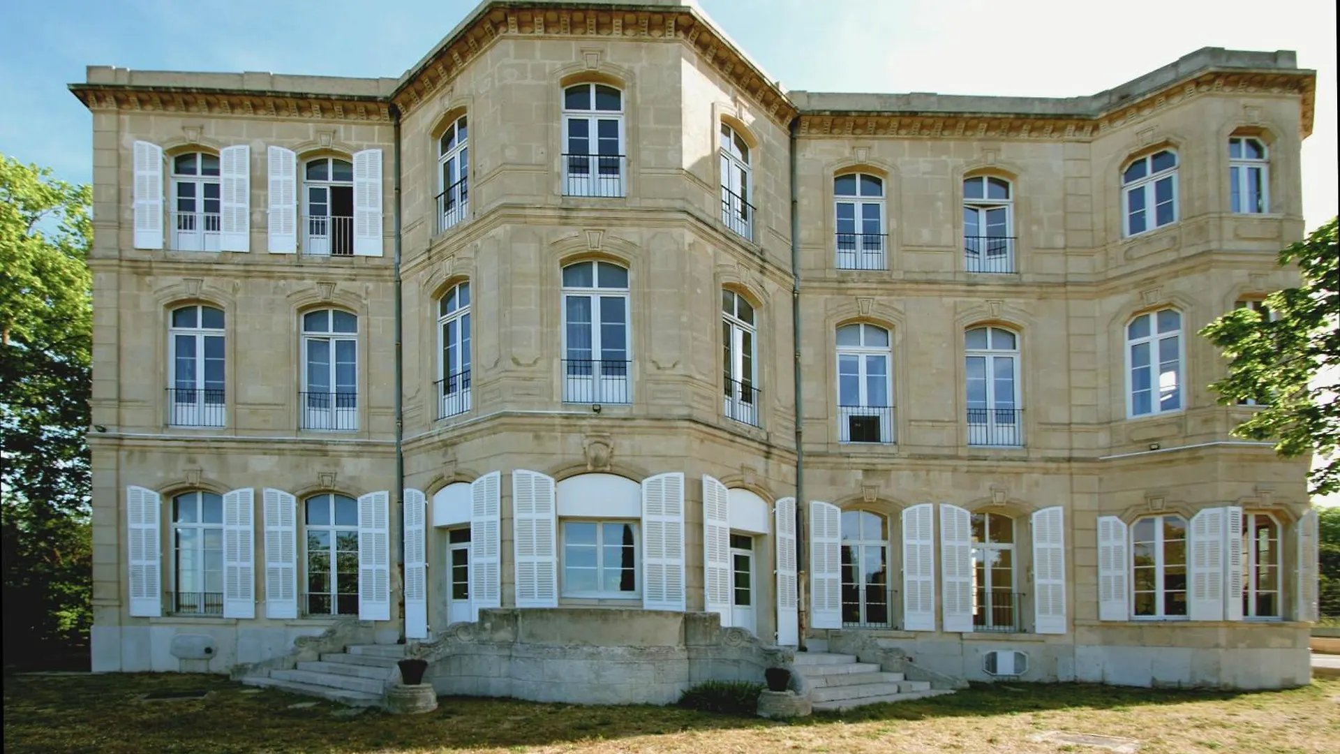 Auberge De Jeunesse Hi Marseille Bois-Luzy contacts