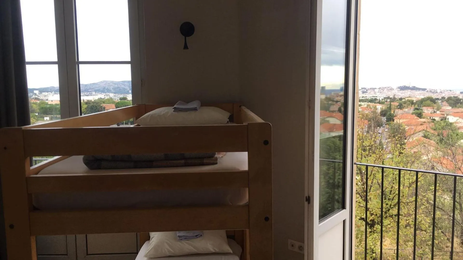 Hostel Auberge De Jeunesse Hi Marseille Bois-Luzy France