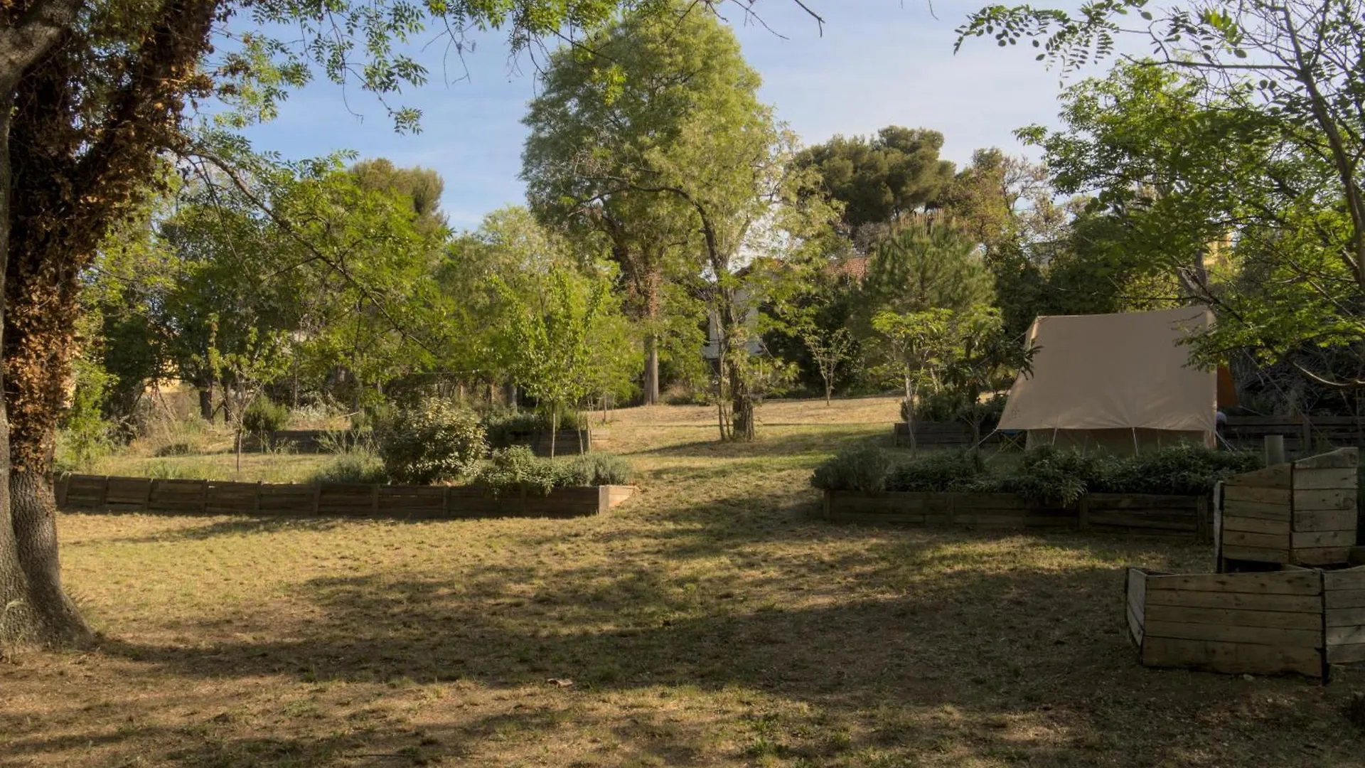 Хостел Auberge De Jeunesse Hi Marseille Bois-Luzy