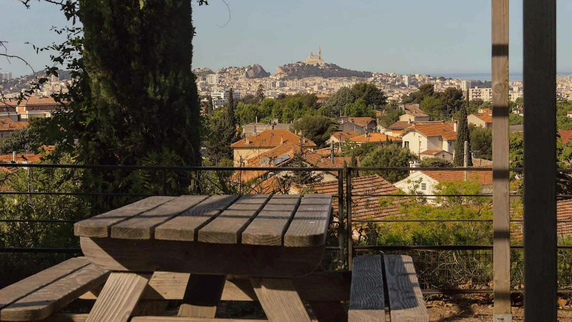 Auberge De Jeunesse Hi Marseille Bois-Luzy